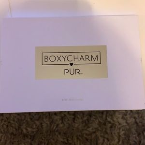 Neutrals and glitter eyeshadow palette!